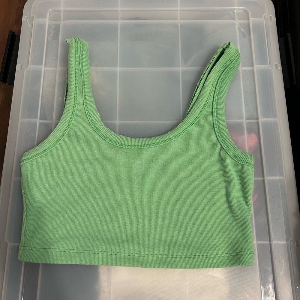 Green crop tank top by signature 8